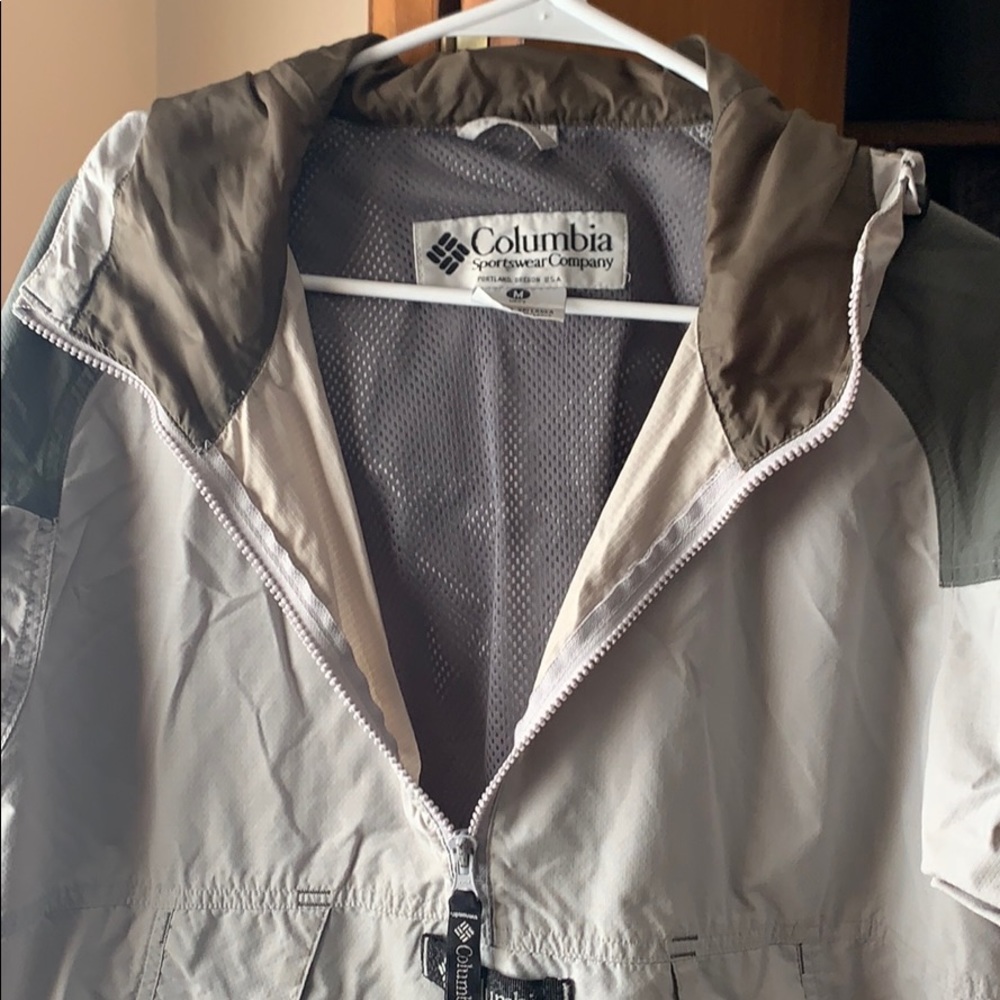 Columbia wind breaker